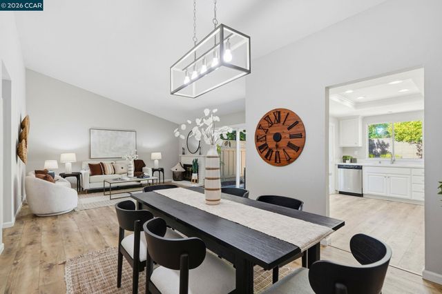 618 La Corso Dr, Walnut Creek, CA 94598
