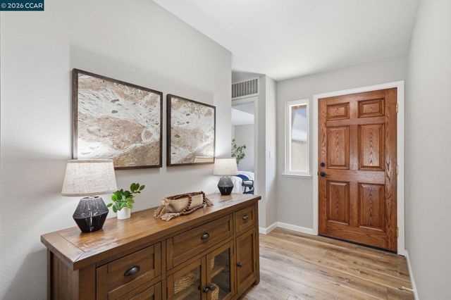 618 La Corso Dr, Walnut Creek, CA 94598