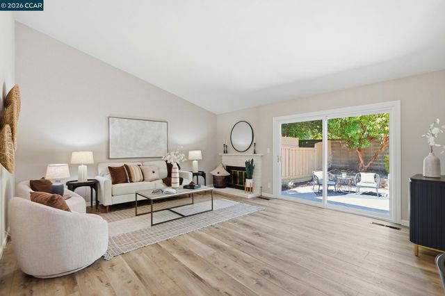 618 La Corso Dr, Walnut Creek, CA 94598