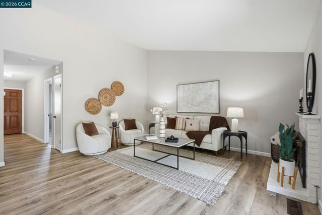 618 La Corso Dr, Walnut Creek, CA 94598