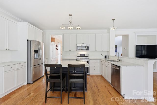 8526 Wren Creek Drive, Charlotte, NC 28269