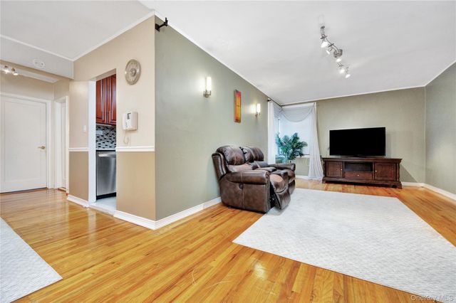 32-42 91st Street 401, Jackson Heights, NY 11369