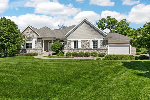 6712 Spring Grove Court NE, Cedar Rapids, IA 52411