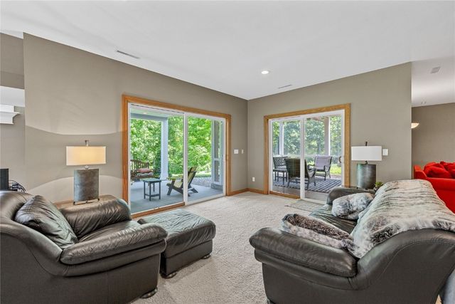 6712 Spring Grove Court NE, Cedar Rapids, IA 52411