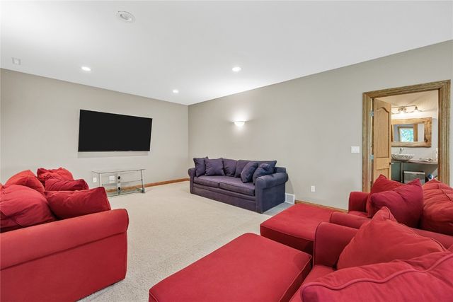 6712 Spring Grove Court NE, Cedar Rapids, IA 52411