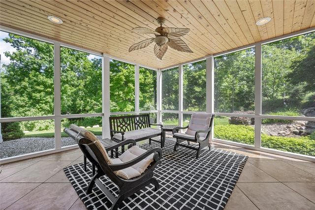 6712 Spring Grove Court NE, Cedar Rapids, IA 52411