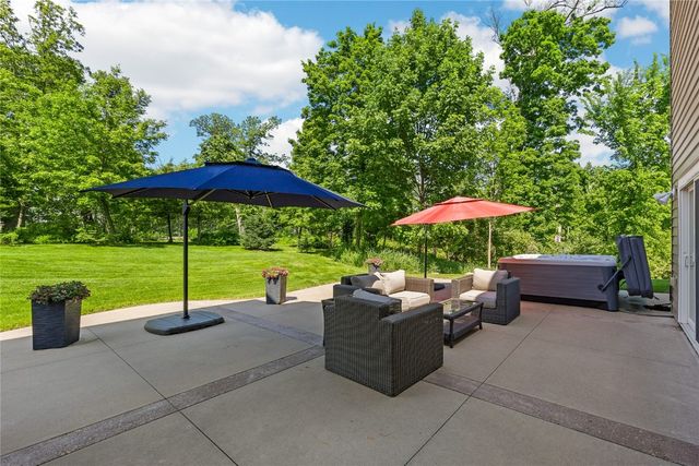 6712 Spring Grove Court NE, Cedar Rapids, IA 52411