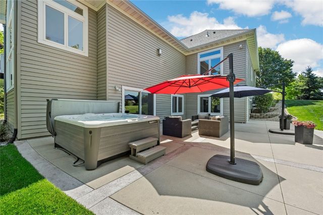 6712 Spring Grove Court NE, Cedar Rapids, IA 52411