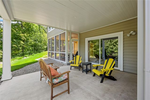 6712 Spring Grove Court NE, Cedar Rapids, IA 52411