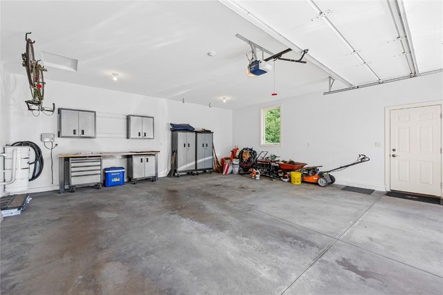 6712 Spring Grove Court NE, Cedar Rapids, IA 52411