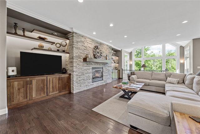 6712 Spring Grove Court NE, Cedar Rapids, IA 52411