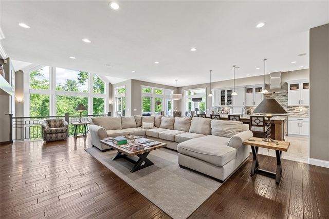 6712 Spring Grove Court NE, Cedar Rapids, IA 52411