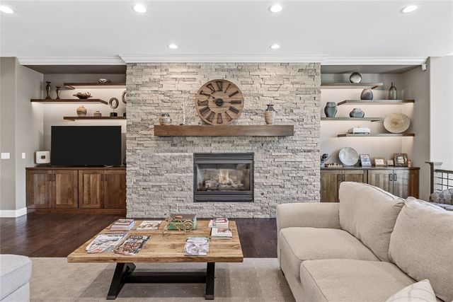 6712 Spring Grove Court NE, Cedar Rapids, IA 52411