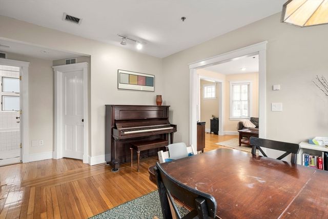 136 Appleton St 1, Cambridge, MA 01238