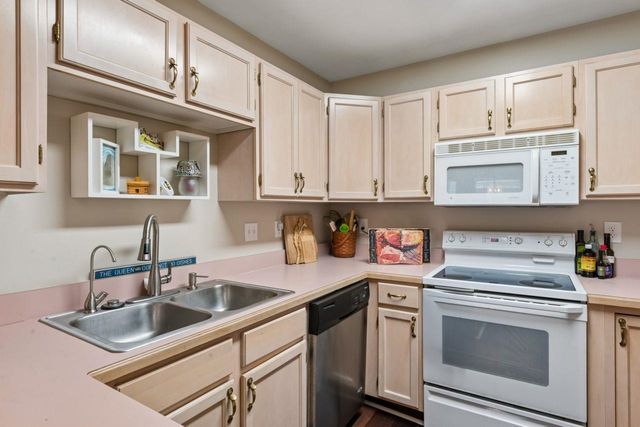 2338 Golden Pond Court, Fenton, MI 48430