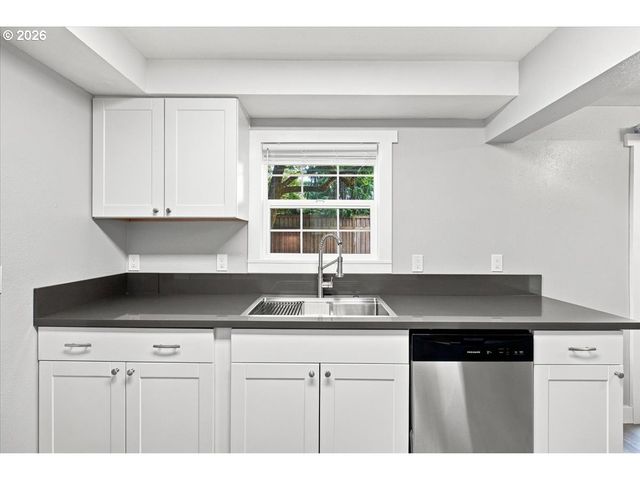 1009 Se 113TH Ave, Portland, OR 97216