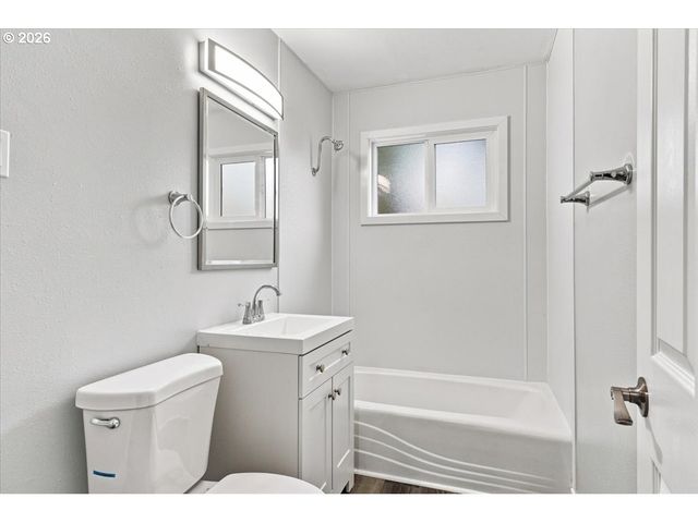 1009 Se 113TH Ave, Portland, OR 97216