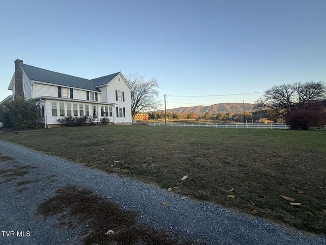 4463 Weaver Pike, Bluff City, TN 37618