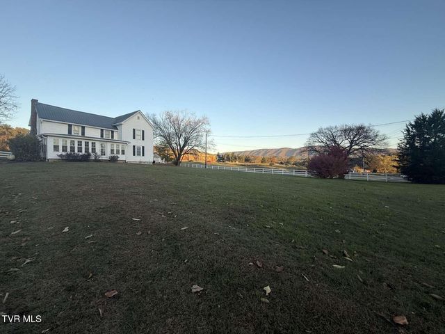 4463 Weaver Pike, Bluff City, TN 37618