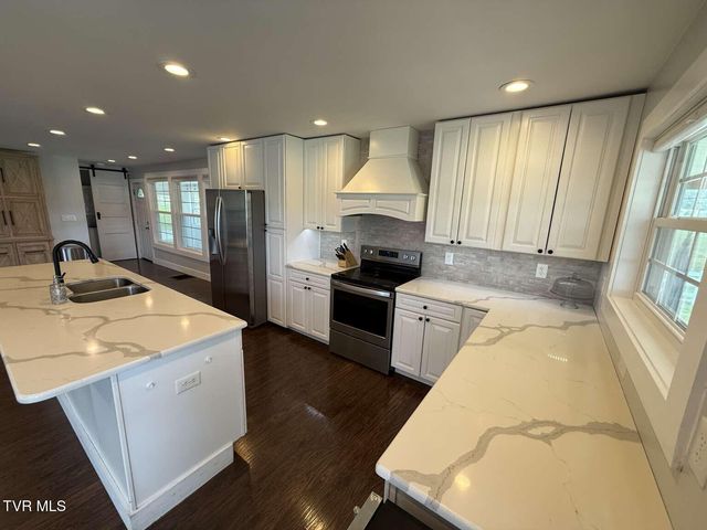 4463 Weaver Pike, Bluff City, TN 37618