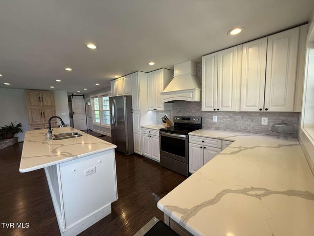 4463 Weaver Pike, Bluff City, TN 37618