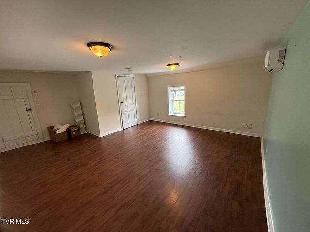 4463 Weaver Pike, Bluff City, TN 37618