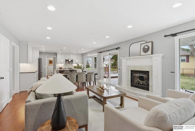 21201 Brentwood Road, Elkhorn, NE 68022