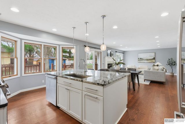 21201 Brentwood Road, Elkhorn, NE 68022