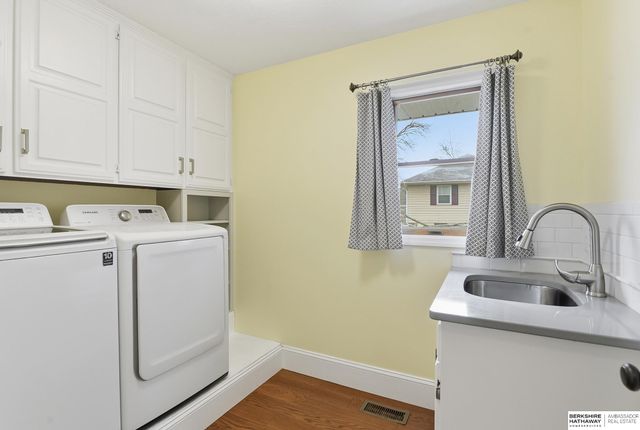 21201 Brentwood Road, Elkhorn, NE 68022