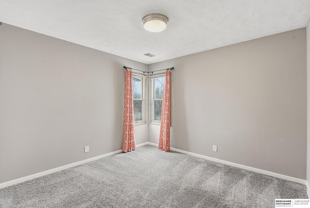 21201 Brentwood Road, Elkhorn, NE 68022