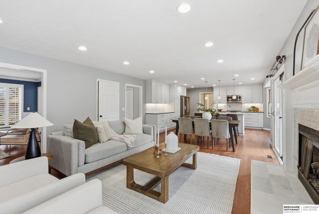 21201 Brentwood Road, Elkhorn, NE 68022