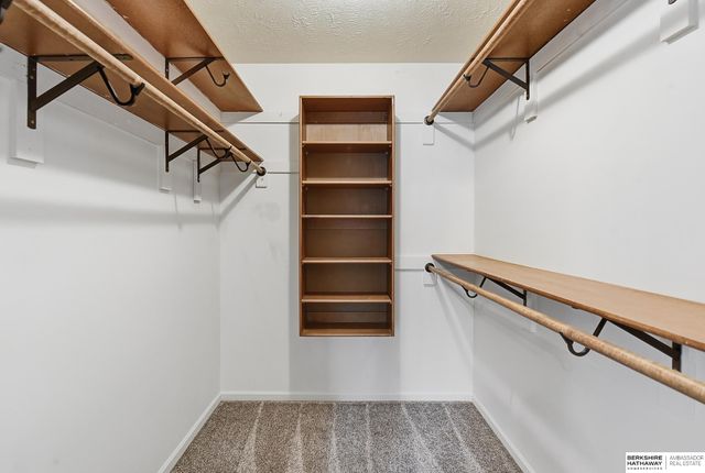 21201 Brentwood Road, Elkhorn, NE 68022