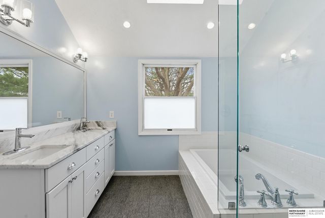 21201 Brentwood Road, Elkhorn, NE 68022