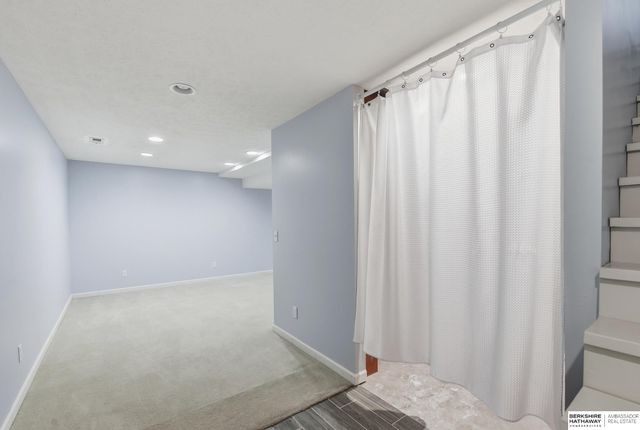 21201 Brentwood Road, Elkhorn, NE 68022