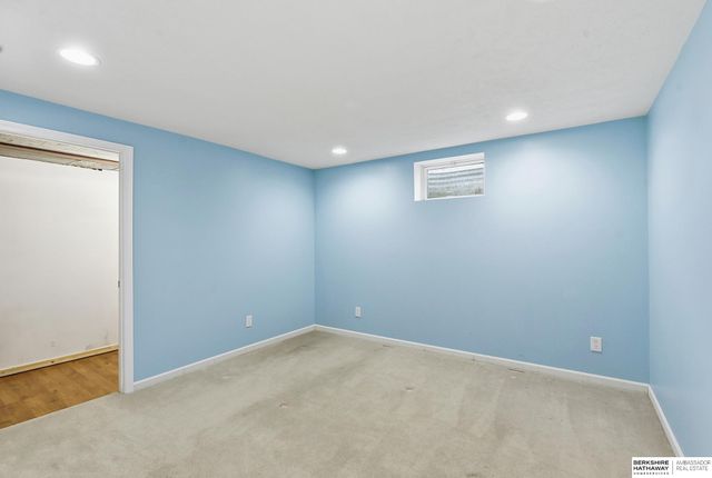 21201 Brentwood Road, Elkhorn, NE 68022