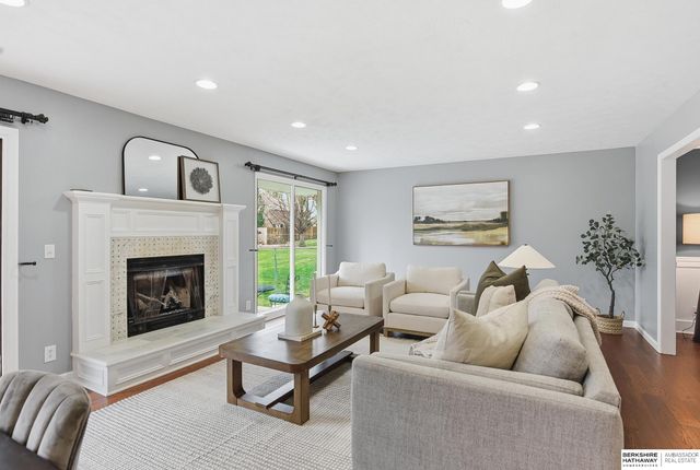 21201 Brentwood Road, Elkhorn, NE 68022