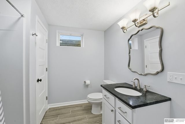 21201 Brentwood Road, Elkhorn, NE 68022