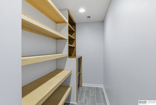 21201 Brentwood Road, Elkhorn, NE 68022