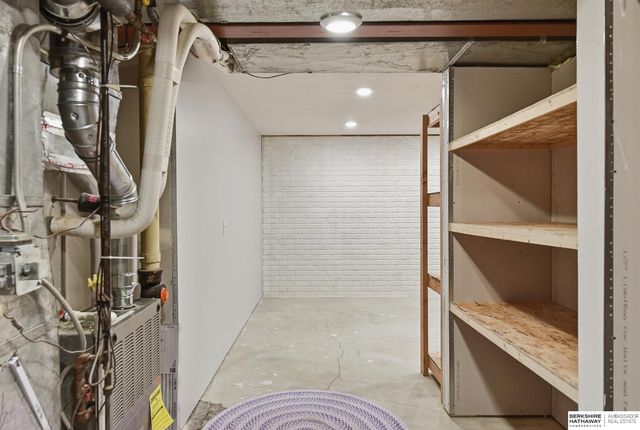 21201 Brentwood Road, Elkhorn, NE 68022