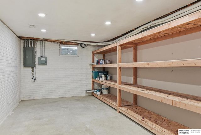 21201 Brentwood Road, Elkhorn, NE 68022