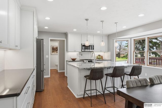 21201 Brentwood Road, Elkhorn, NE 68022