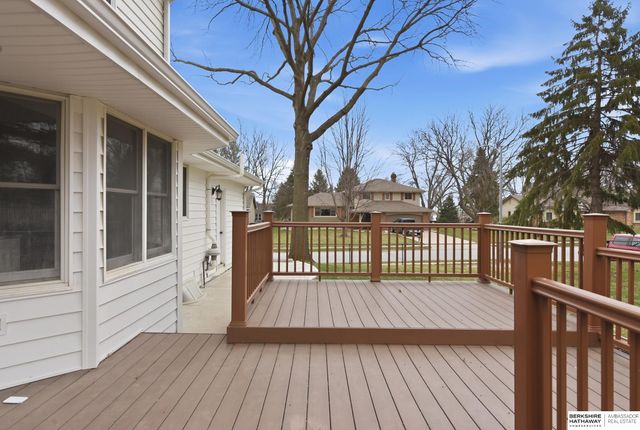 21201 Brentwood Road, Elkhorn, NE 68022