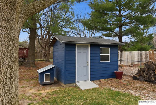 21201 Brentwood Road, Elkhorn, NE 68022