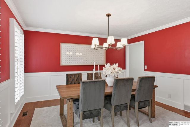 21201 Brentwood Road, Elkhorn, NE 68022