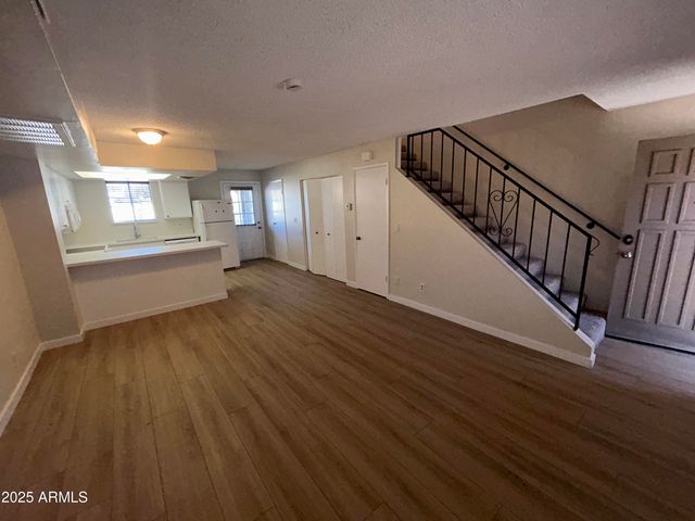 6104 W TOWNLEY Avenue, Glendale, AZ 85302