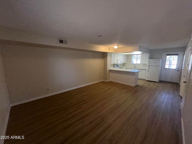 6104 W TOWNLEY Avenue, Glendale, AZ 85302