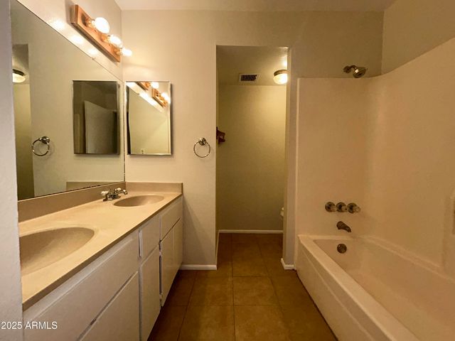 6104 W TOWNLEY Avenue, Glendale, AZ 85302