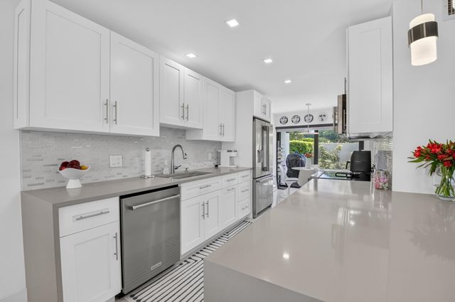 7809 Lakeside Boulevard G205, Boca Raton, FL 33434