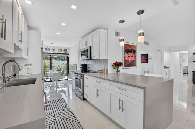 7809 Lakeside Boulevard G205, Boca Raton, FL 33434