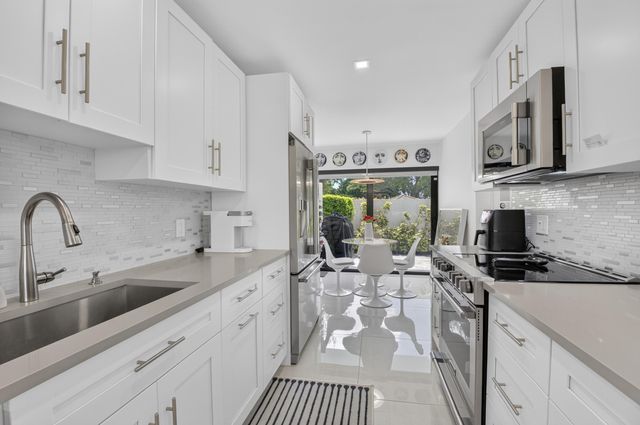 7809 Lakeside Boulevard G205, Boca Raton, FL 33434